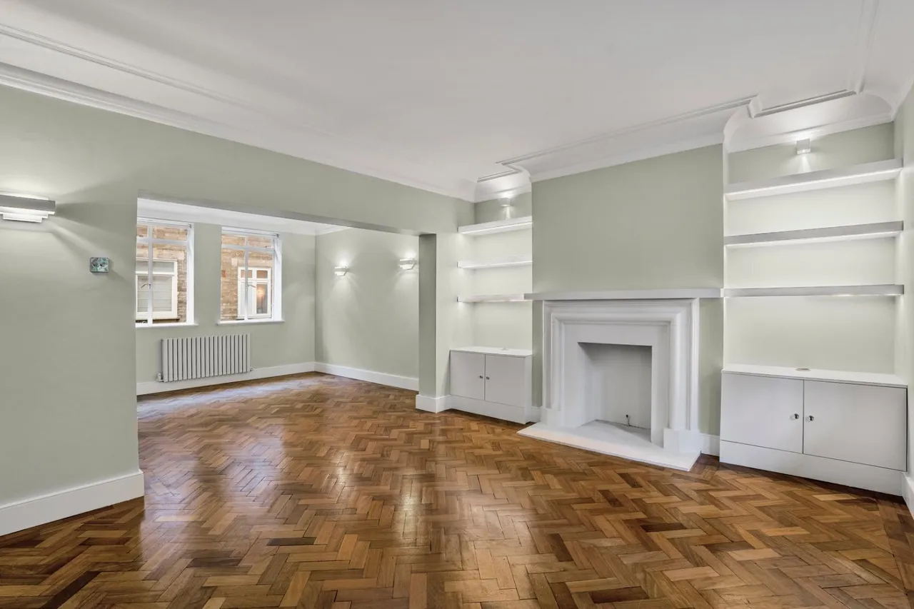 2 bed flat to rent, Wheatley Street, London, W1G