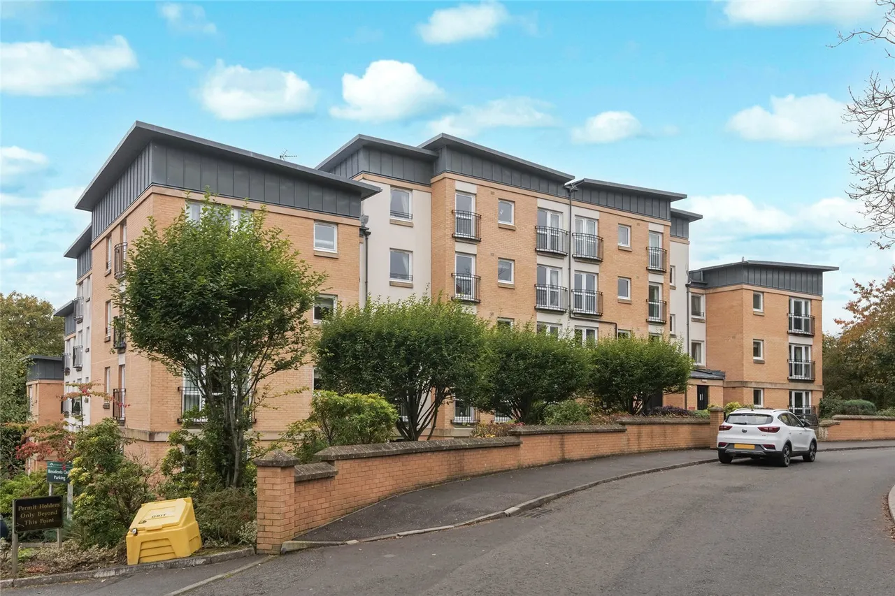 Roxburgh Park, The Village, G74, photo 17