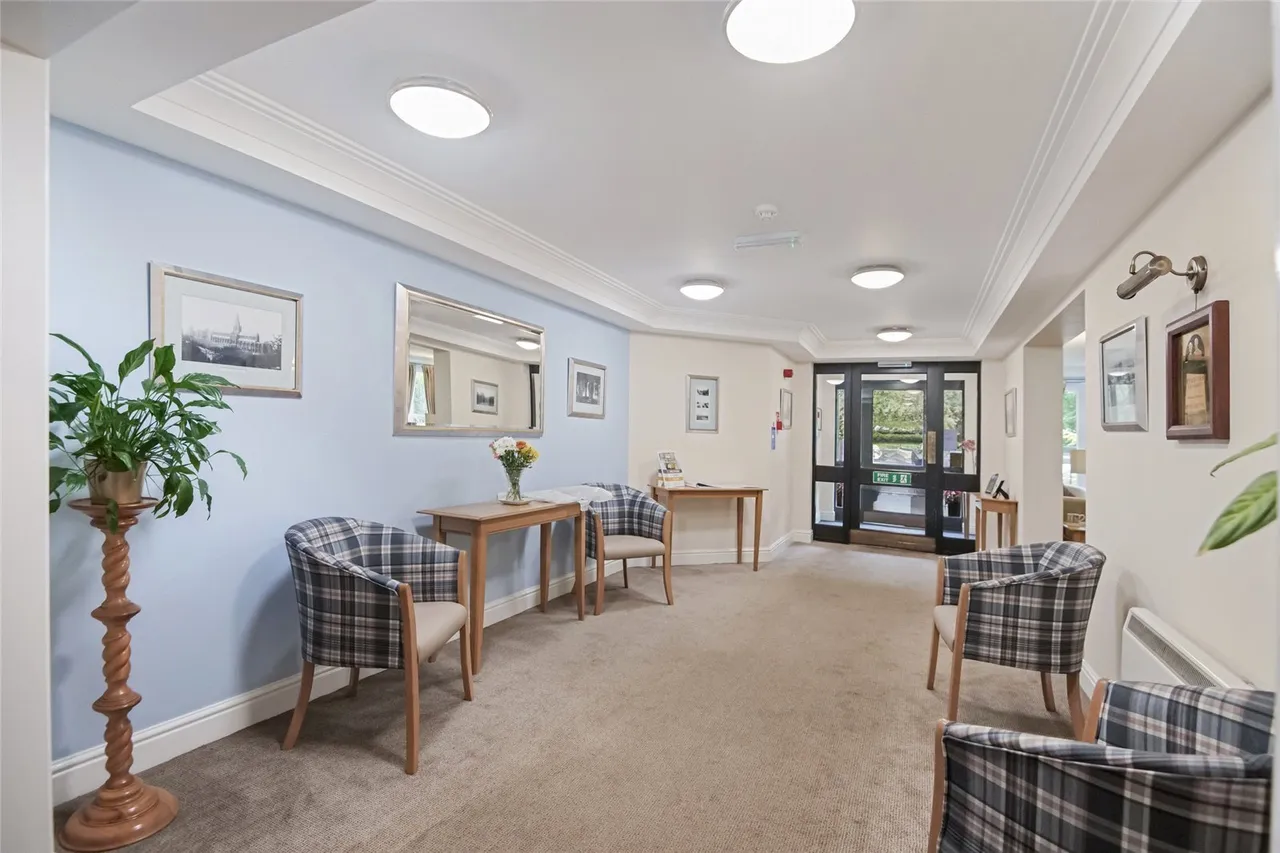 Roxburgh Park, The Village, G74, photo 13