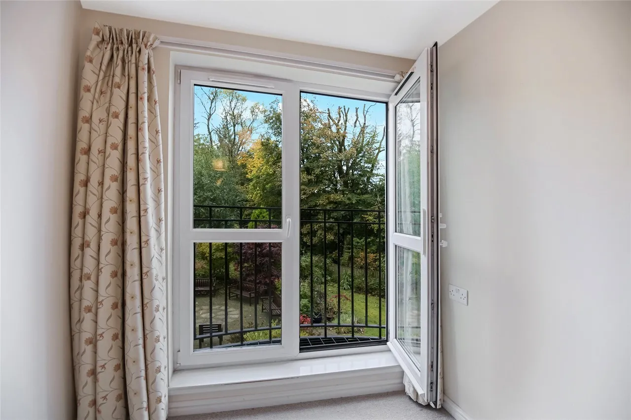 Roxburgh Park, The Village, G74, photo 9