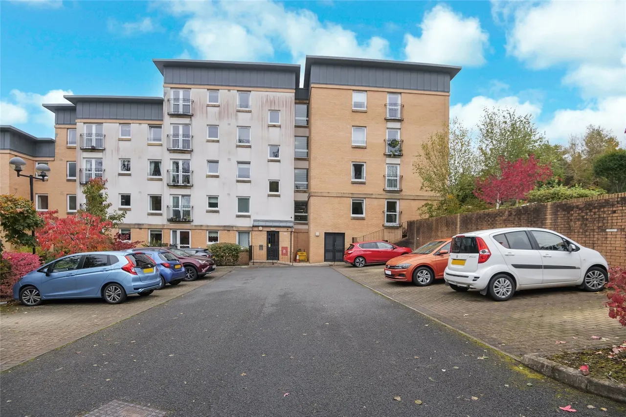 Roxburgh Park, The Village, G74, photo 15