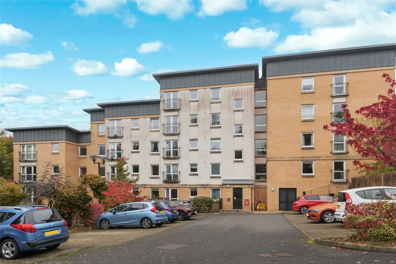 Roxburgh Park, The Village, G74, photo 16