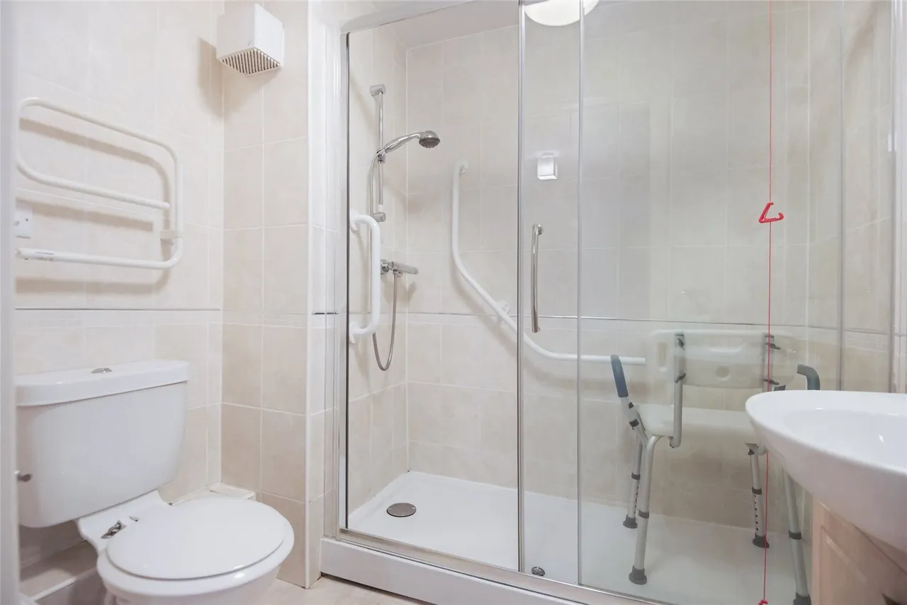 Roxburgh Park, The Village, G74, photo 6