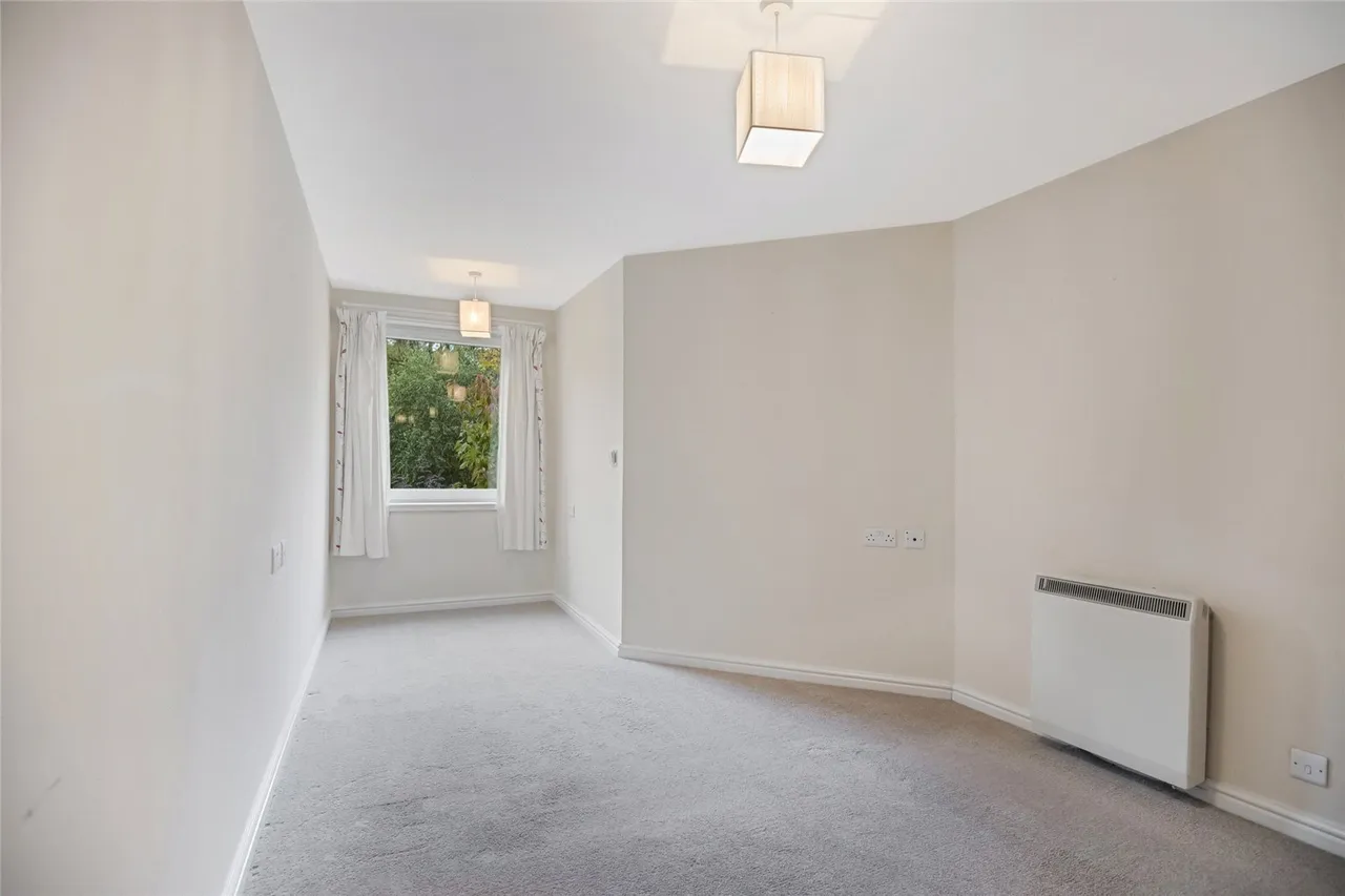 Roxburgh Park, The Village, G74, photo 8