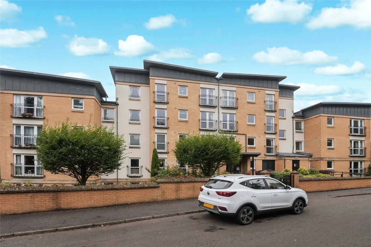 Roxburgh Park, The Village, G74, photo 18