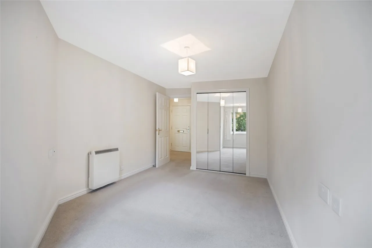 Roxburgh Park, The Village, G74, photo 7