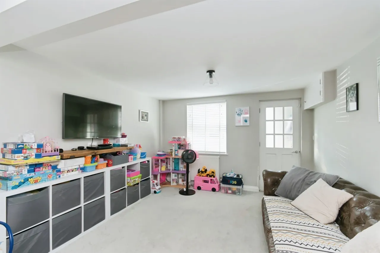 West Street, Burgess Hill, RH15, photo 3