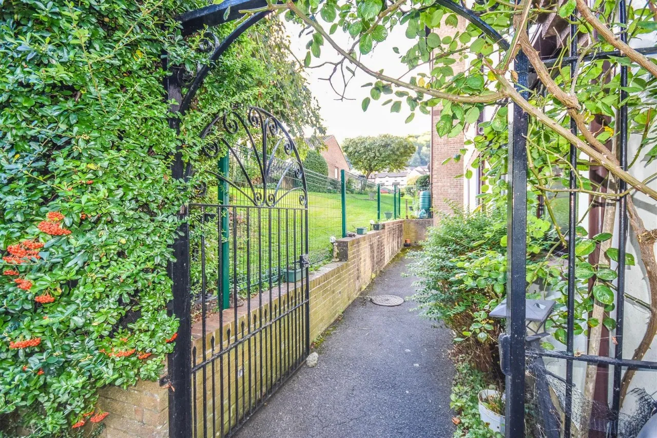 Henlow Drive, Dursley, GL11, photo 10