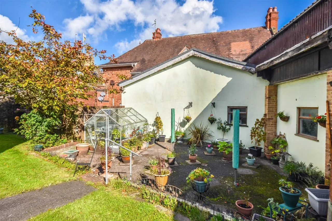 Henlow Drive, Dursley, GL11, photo 6