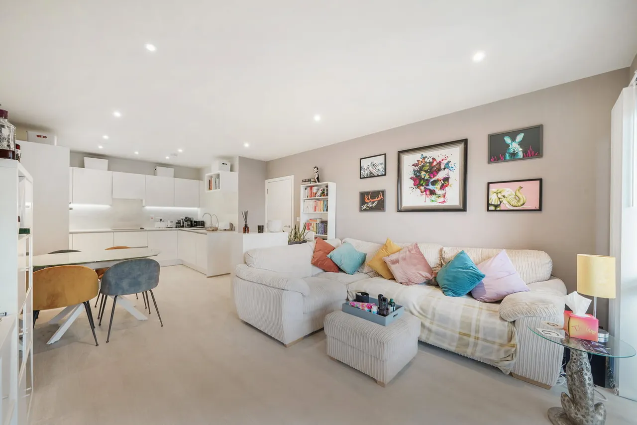 2 bed flat for sale — Foxglove Apartments, Millbrook Park, NW7 1TG