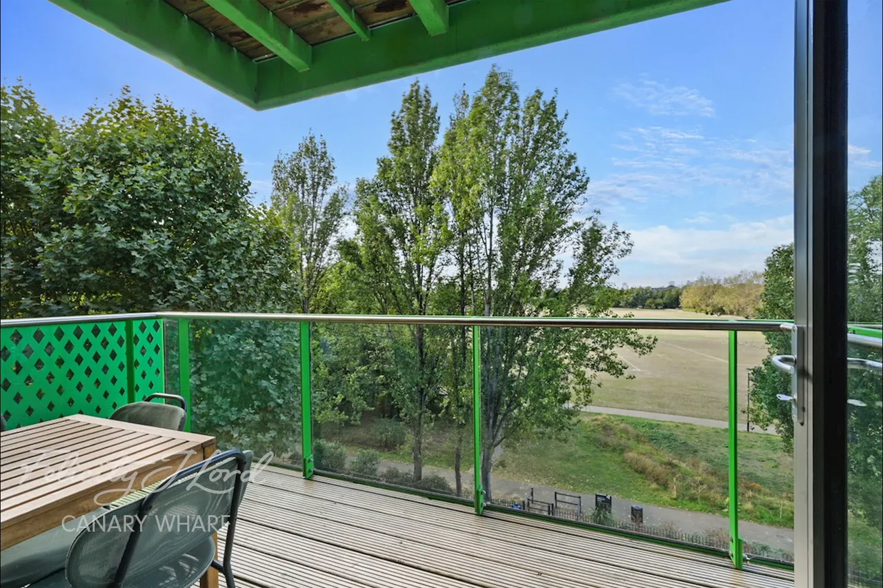 3 bed flat for sale, Glengarnock Avenue, London, E14