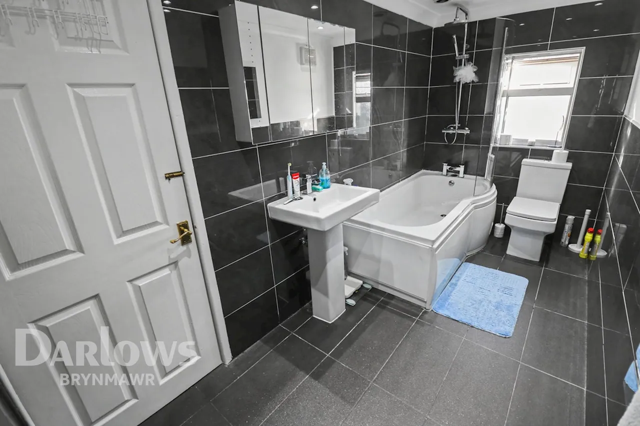 Clynmawr Street, Abertillery, photo 7