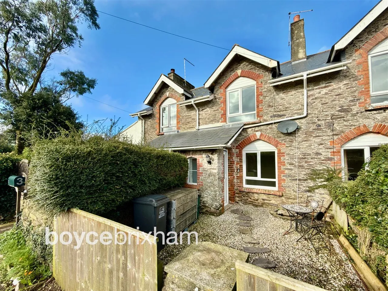 2 bed house to rent, Broad Road, Kingswear