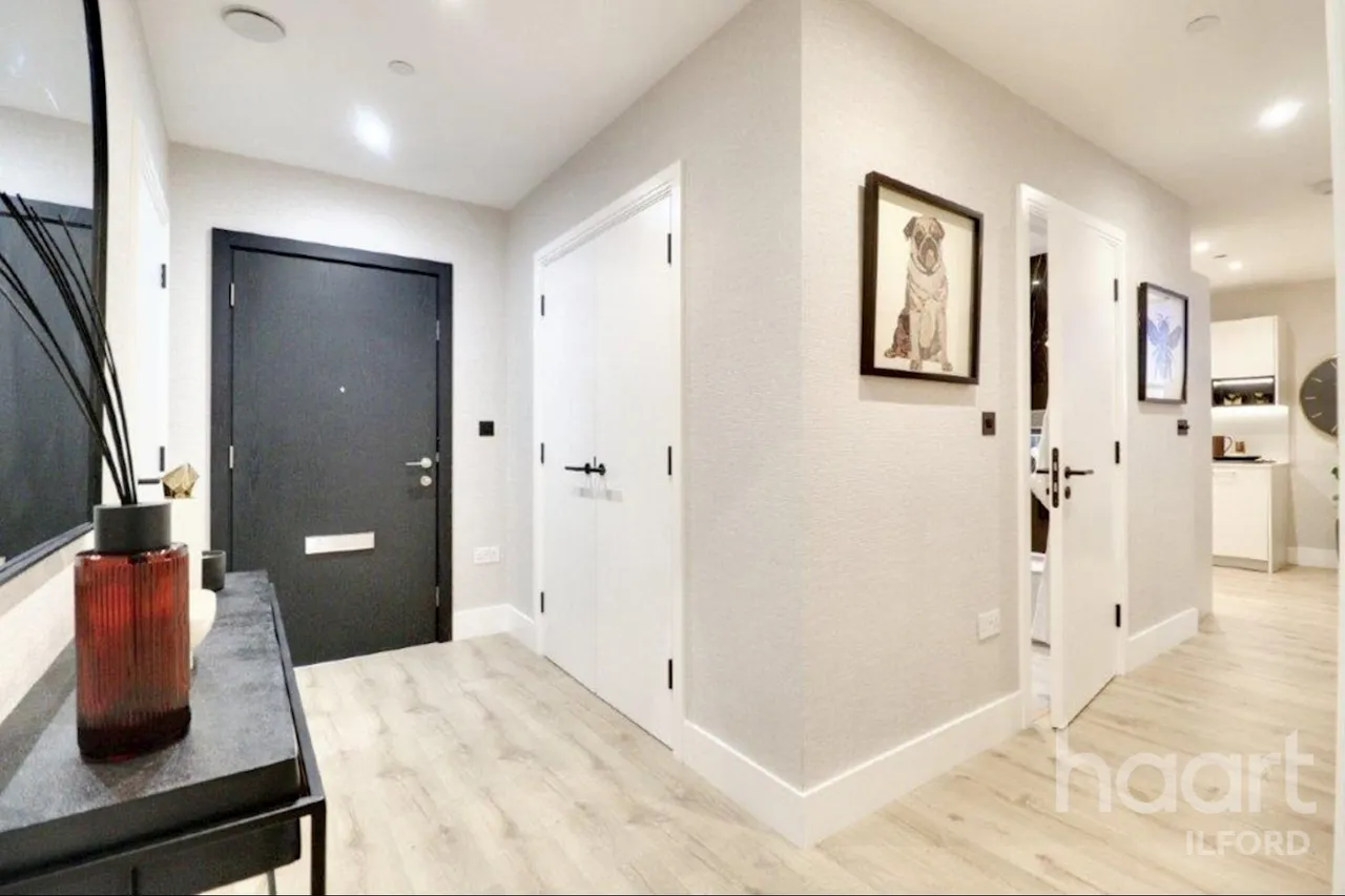 Manor Road, London, E15, photo 2