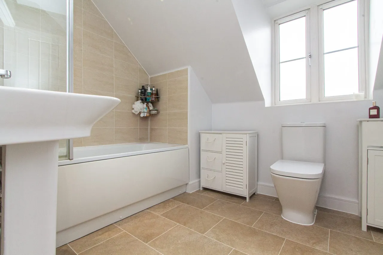 Jubilee Drive, Church Crookham, Fleet, GU52 8BT, photo 12