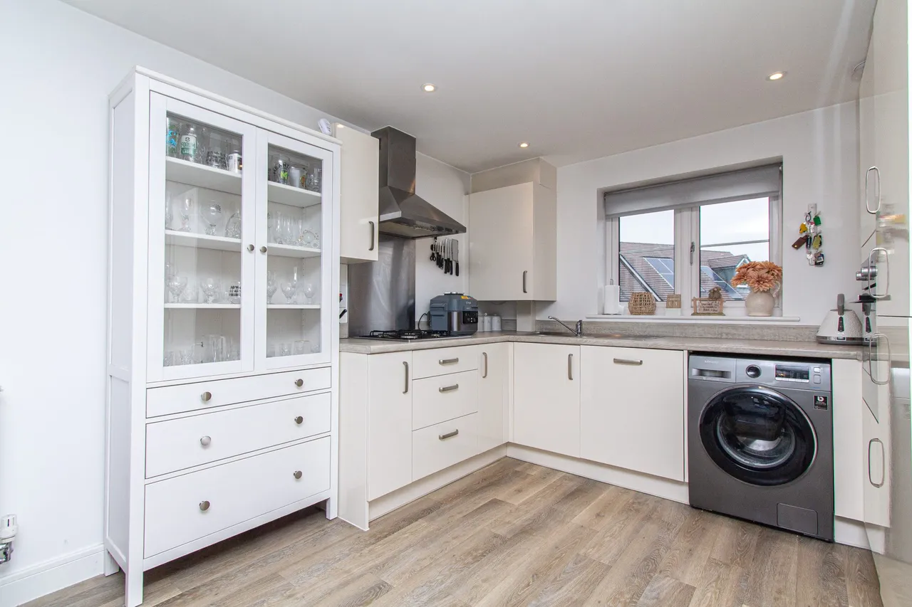 Jubilee Drive, Church Crookham, Fleet, GU52 8BT, photo 2
