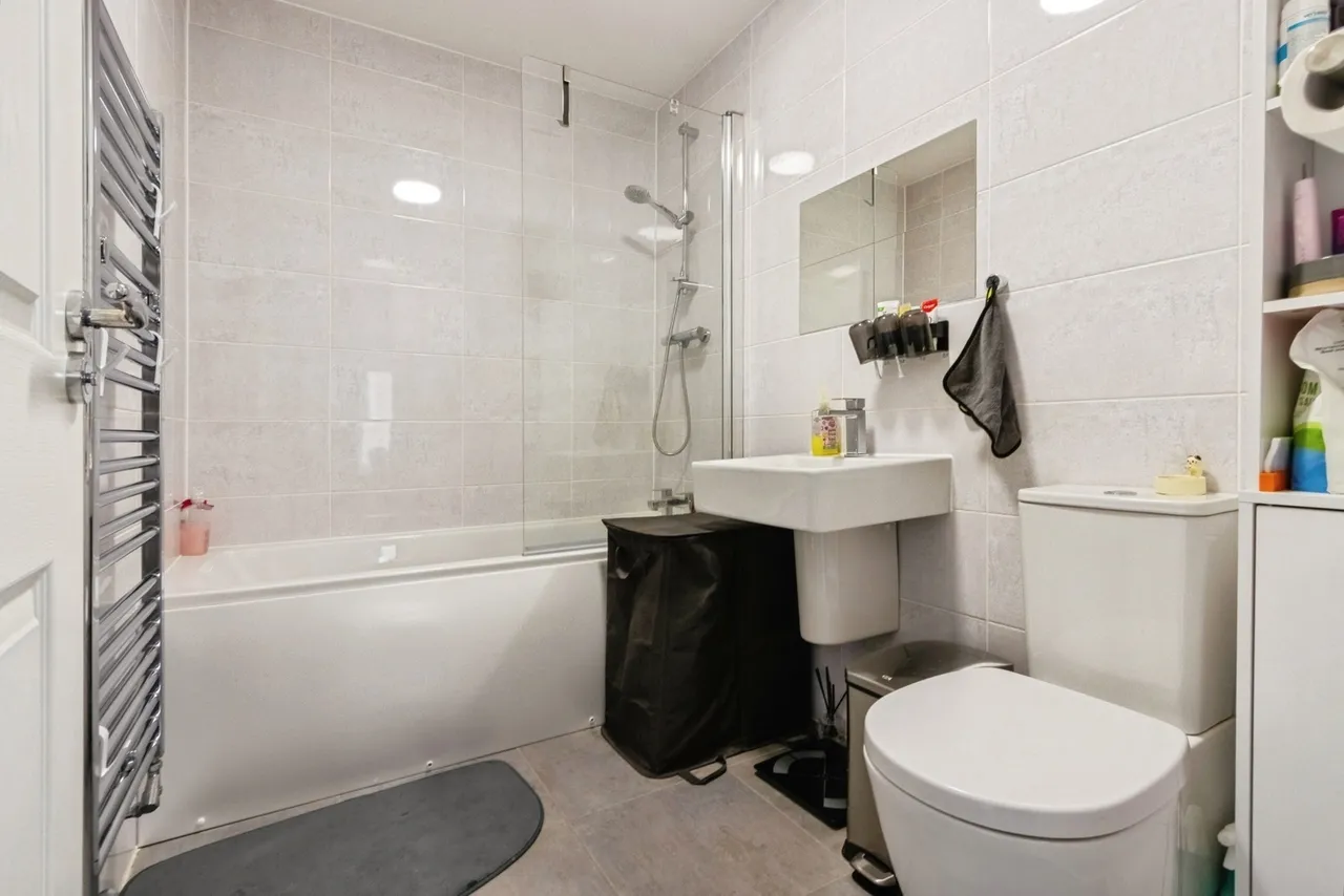 Tree Top Drive, WAKEFIELD, West Yorkshire, WF3, photo 17