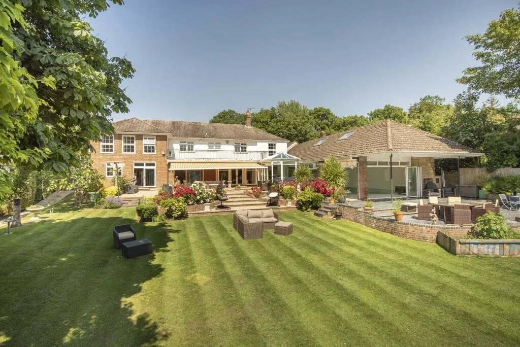 5 bed house for sale — The Ridgeway, Cuffley, Hertfordshire, EN6 4BB
