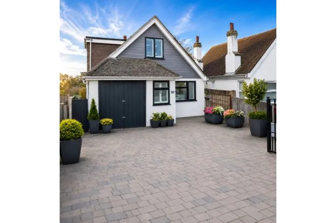 4 bed house for sale — Baldwin Road, Sheerness