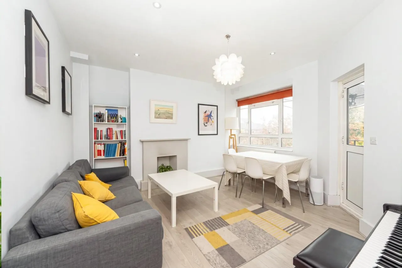 3 bed flat for sale, Mackay House, White City, W12
