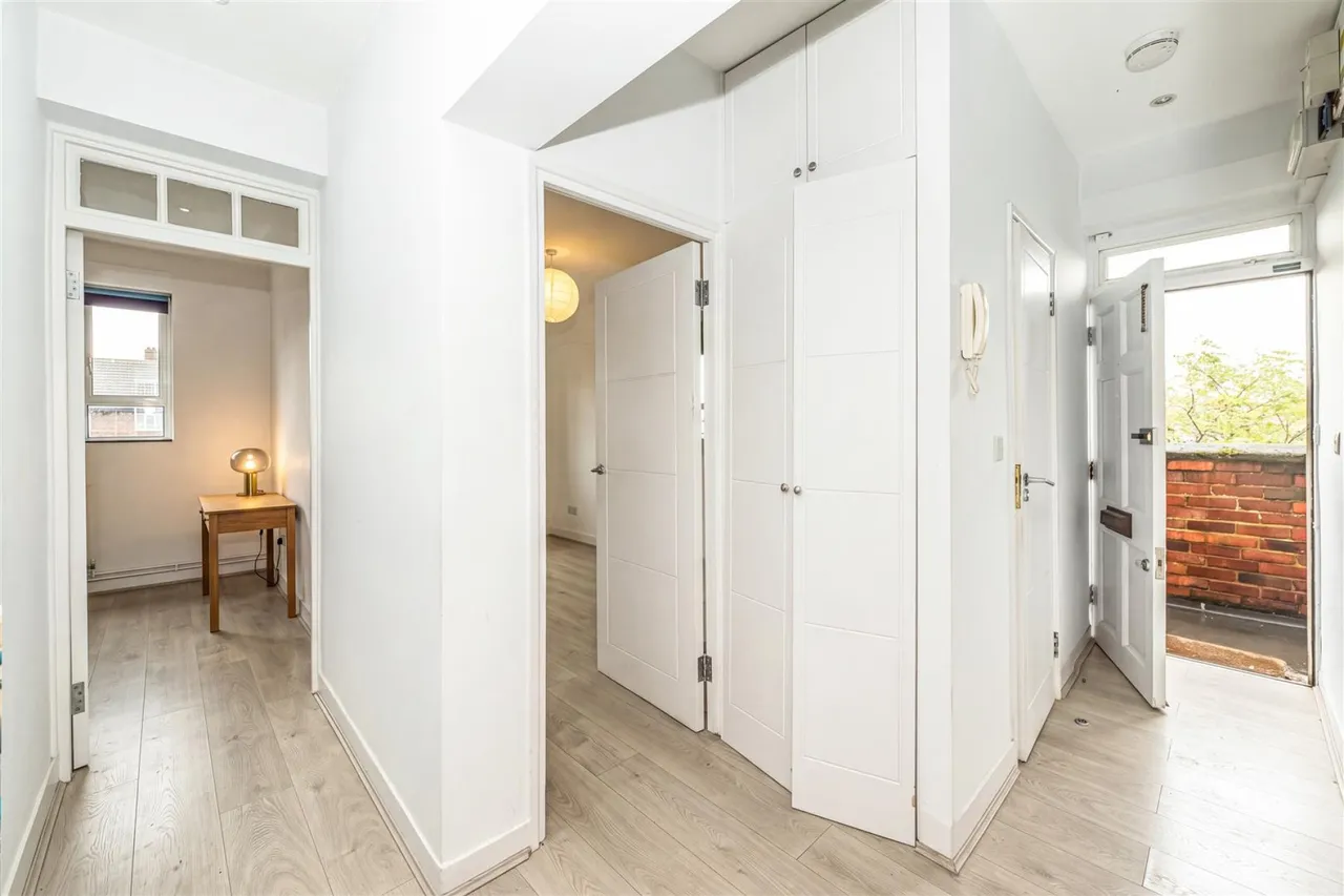 Mackay House, White City, W12, photo 8