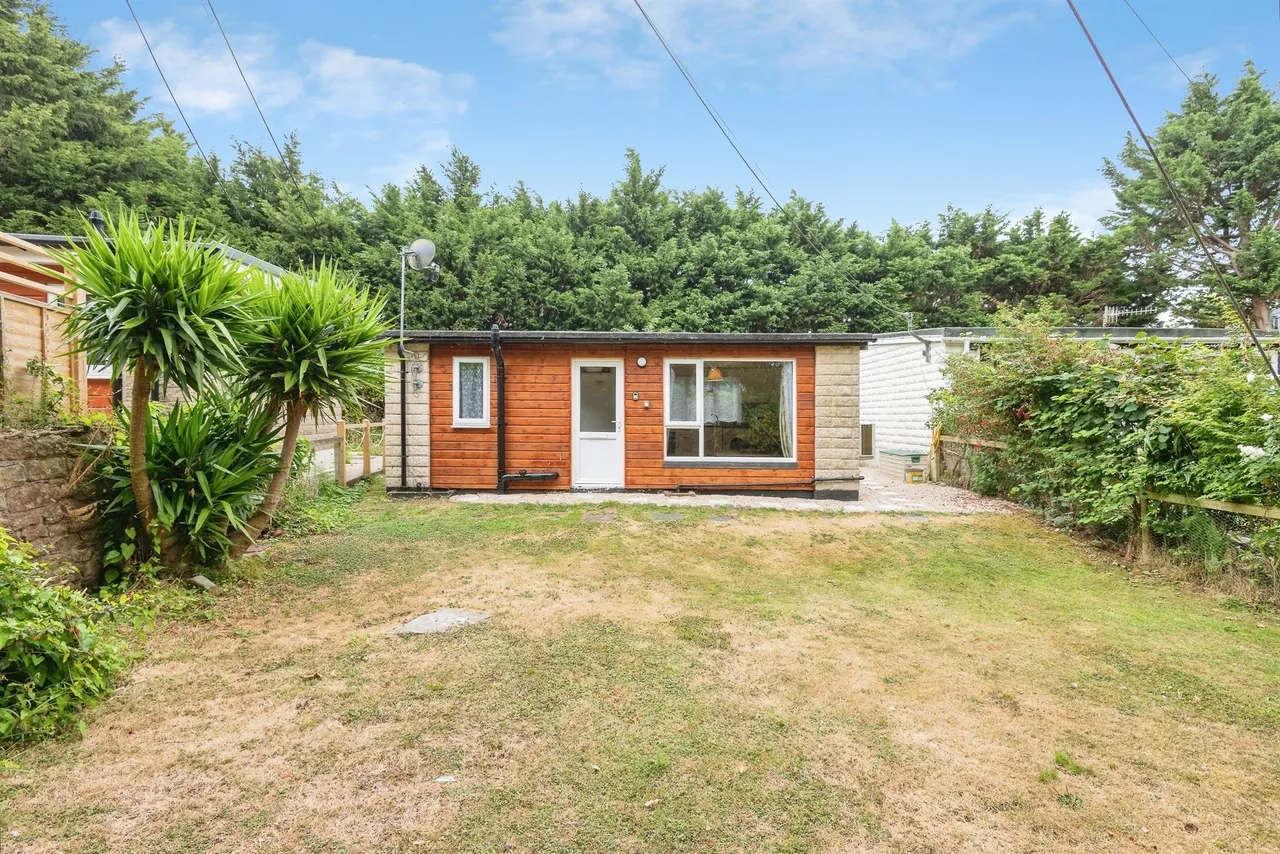 1 bed house for sale, Cleeve Park, Chapel Cleeve, TA24