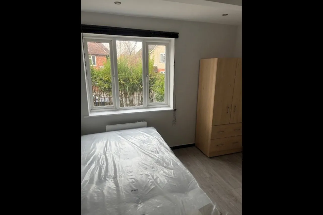1 bed flat to rent, Raymond Crescent, GU2
