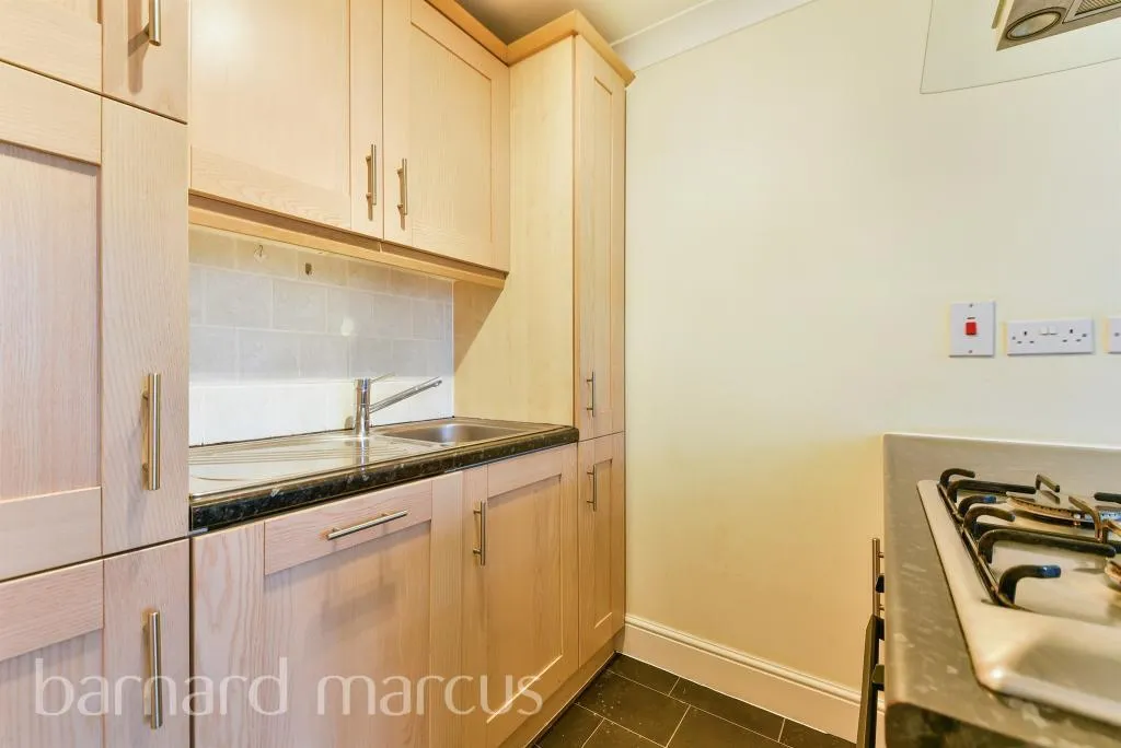 Dawley Road, Hayes, photo 4