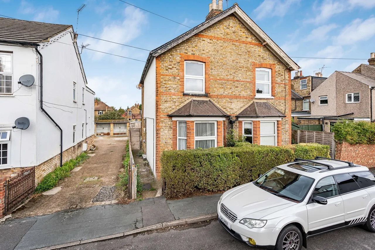 2 bed house for sale, Cumberland Street, Staines-upon-Thames, TW18