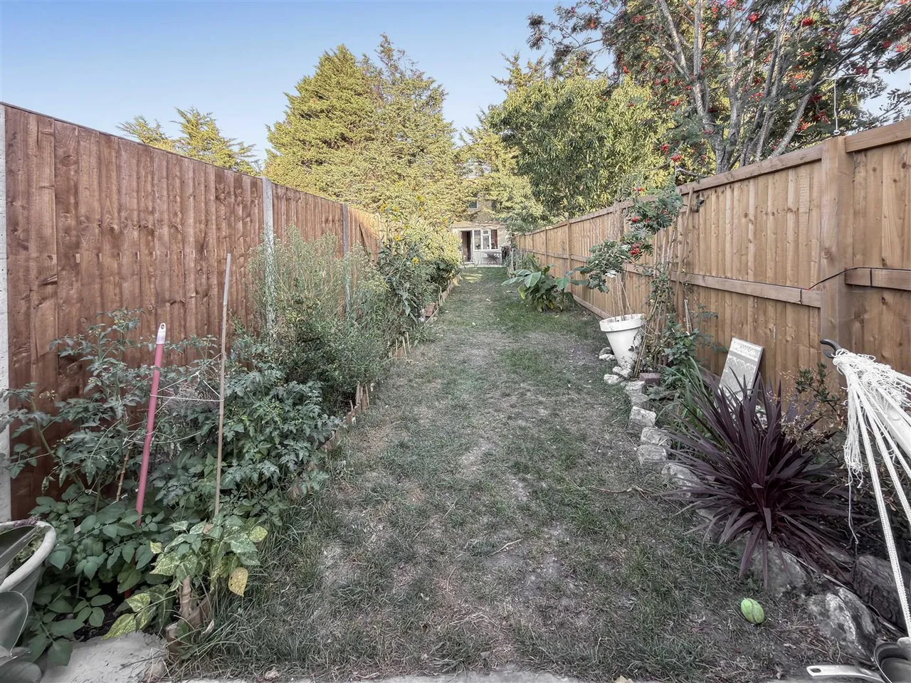 New Road, Staines-Upon-Thames, photo 11