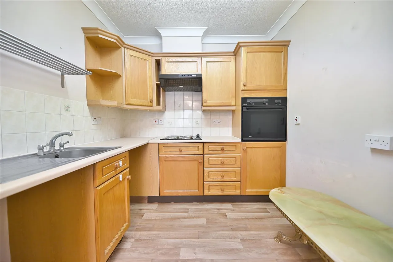 Beehive Lane, Ilford, Essex, IG45EL, photo 5