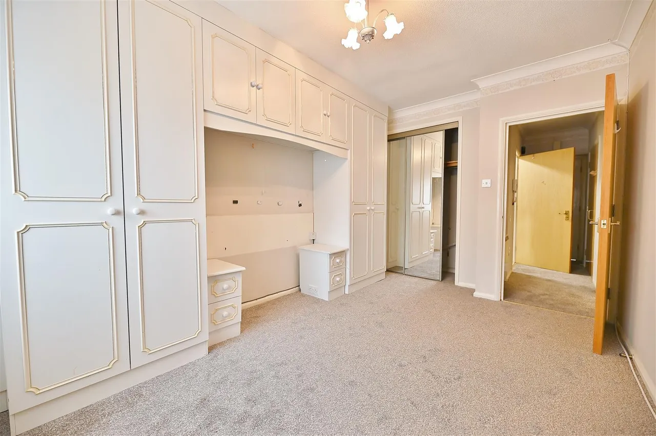 Beehive Lane, Ilford, Essex, IG45EL, photo 4