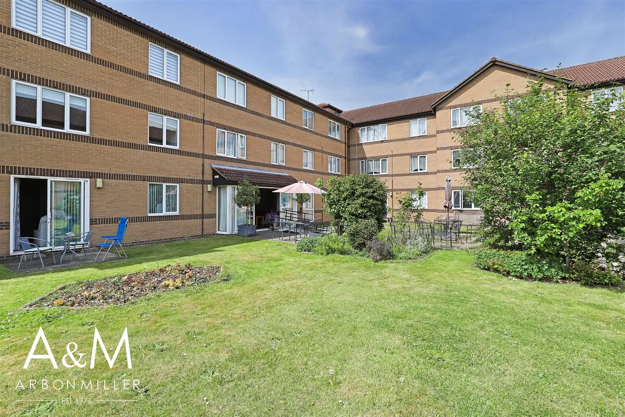 Beehive Lane, Ilford, Essex, IG45EL, photo 7