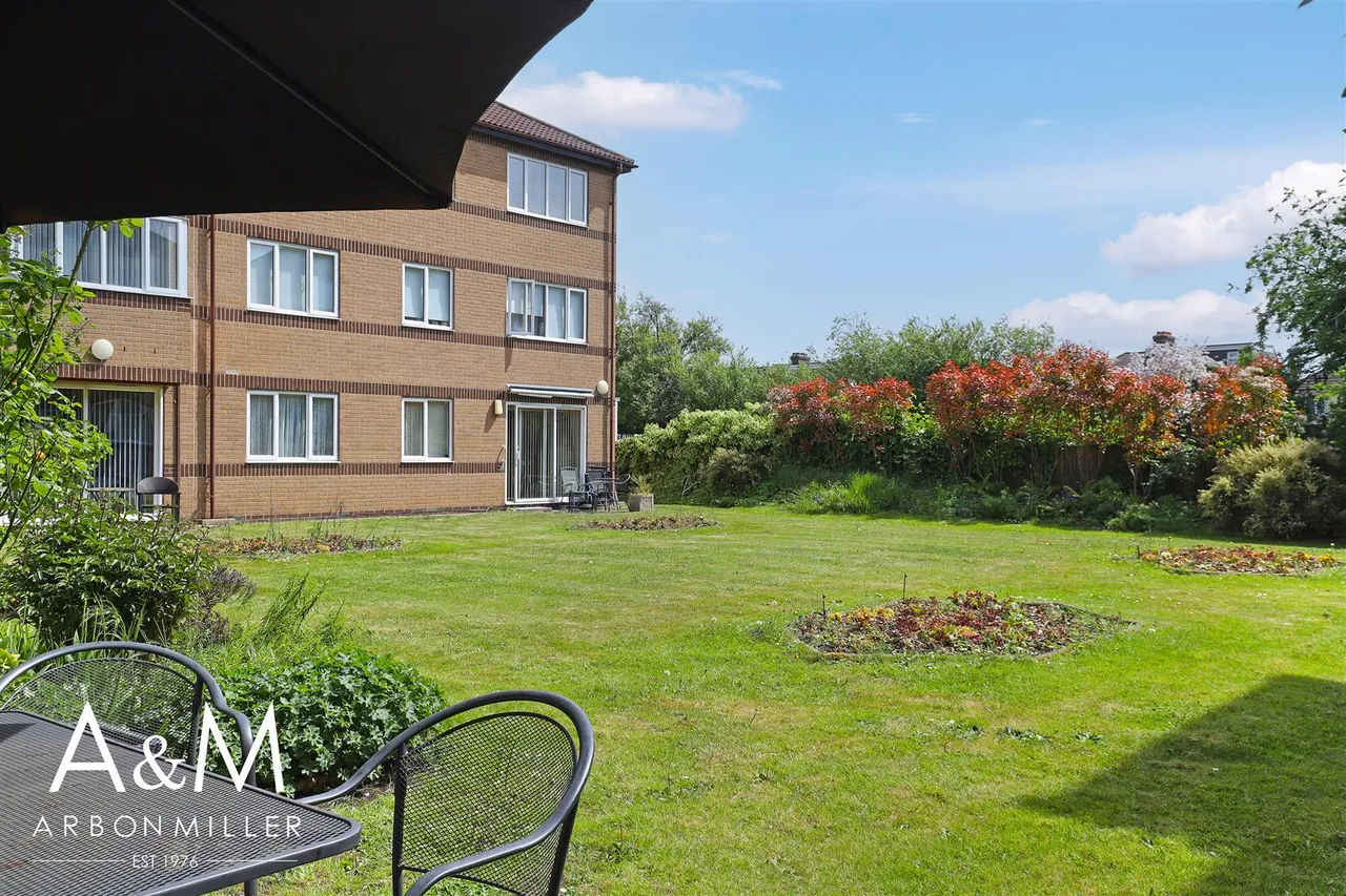Beehive Lane, Ilford, Essex, IG45EL, photo 6