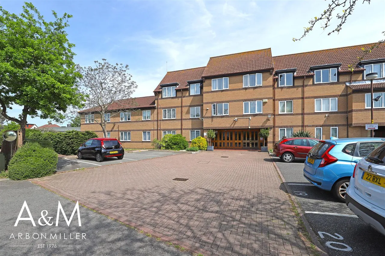 Beehive Lane, Ilford, Essex, IG45EL, photo 8