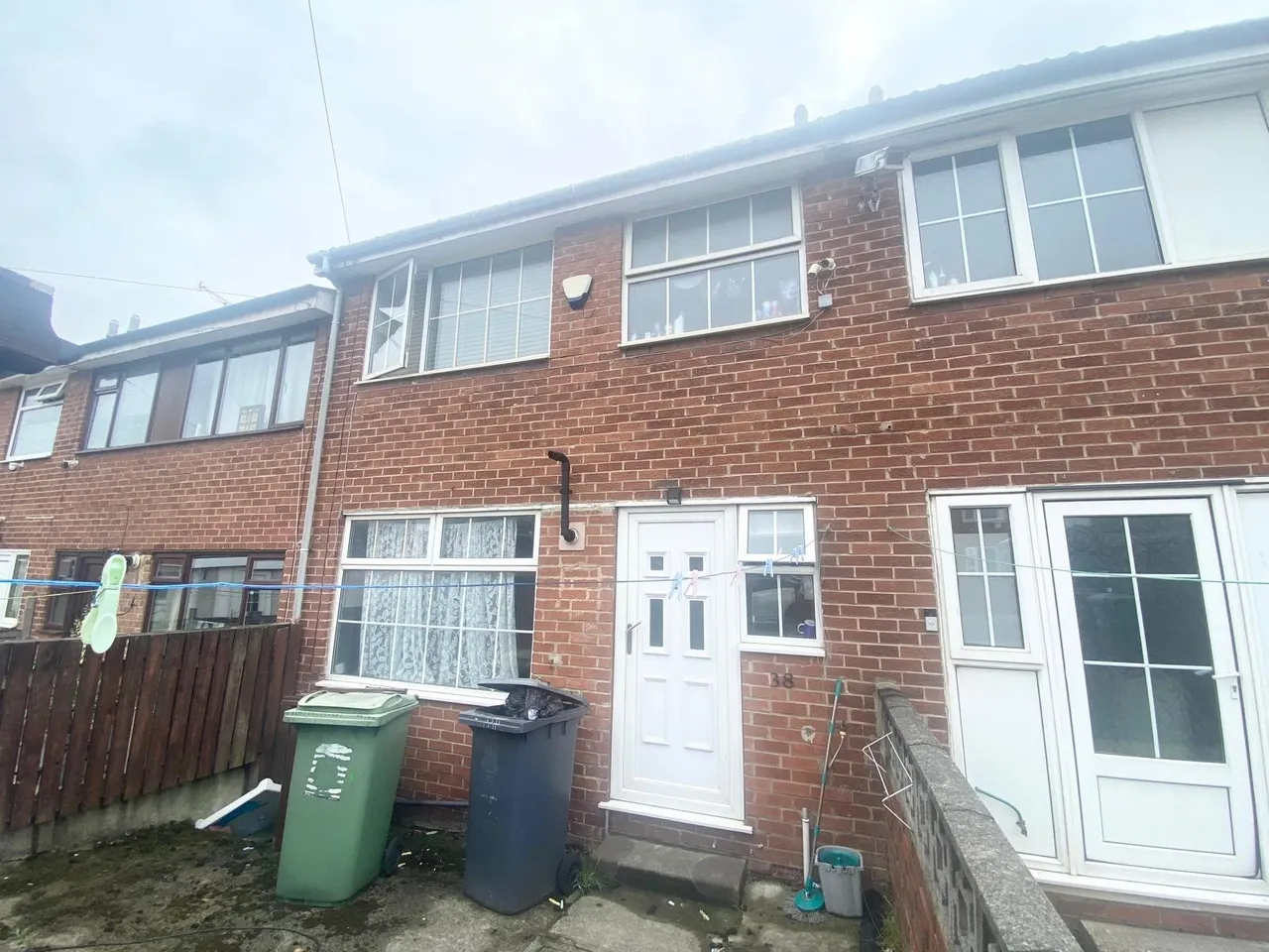 2 bed house to rent, Cedar Close, Leeds, LS12