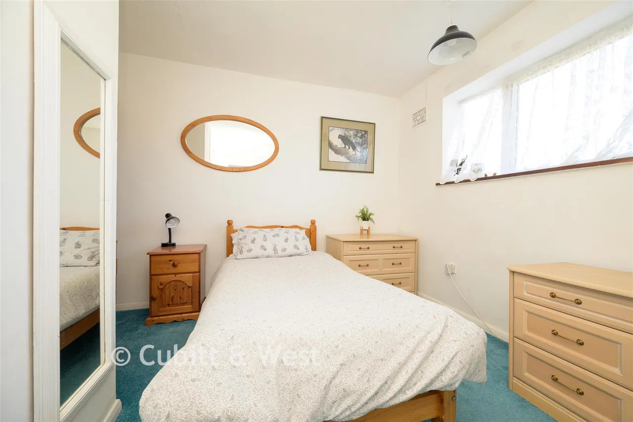Huddleston Crescent, Merstham, RH1, photo 10
