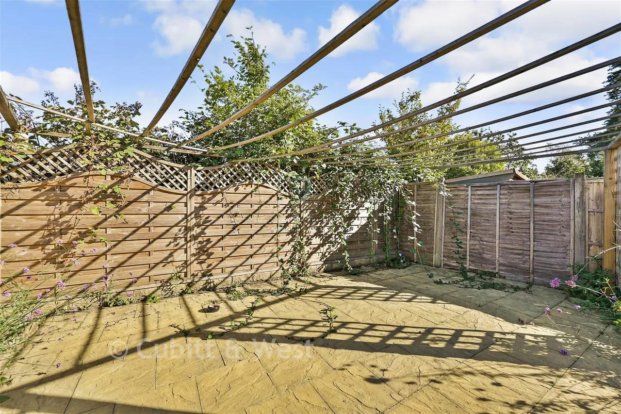 Huddleston Crescent, Merstham, RH1, photo 13