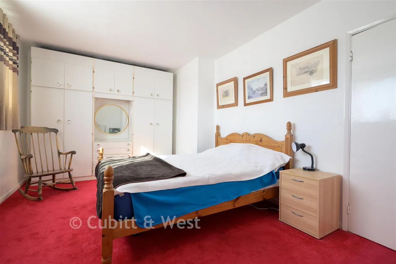 Huddleston Crescent, Merstham, RH1, photo 8