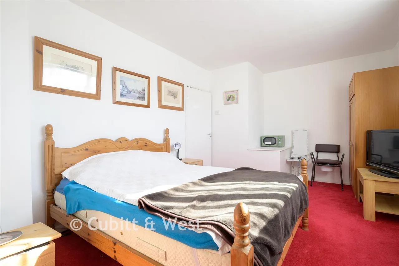 Huddleston Crescent, Merstham, RH1, photo 9