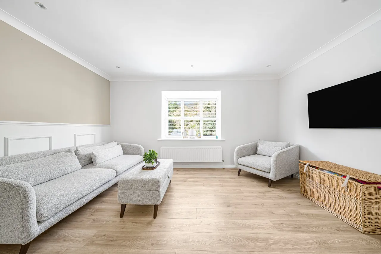 Riverview Gardens, Cobham, KT11, photo 4