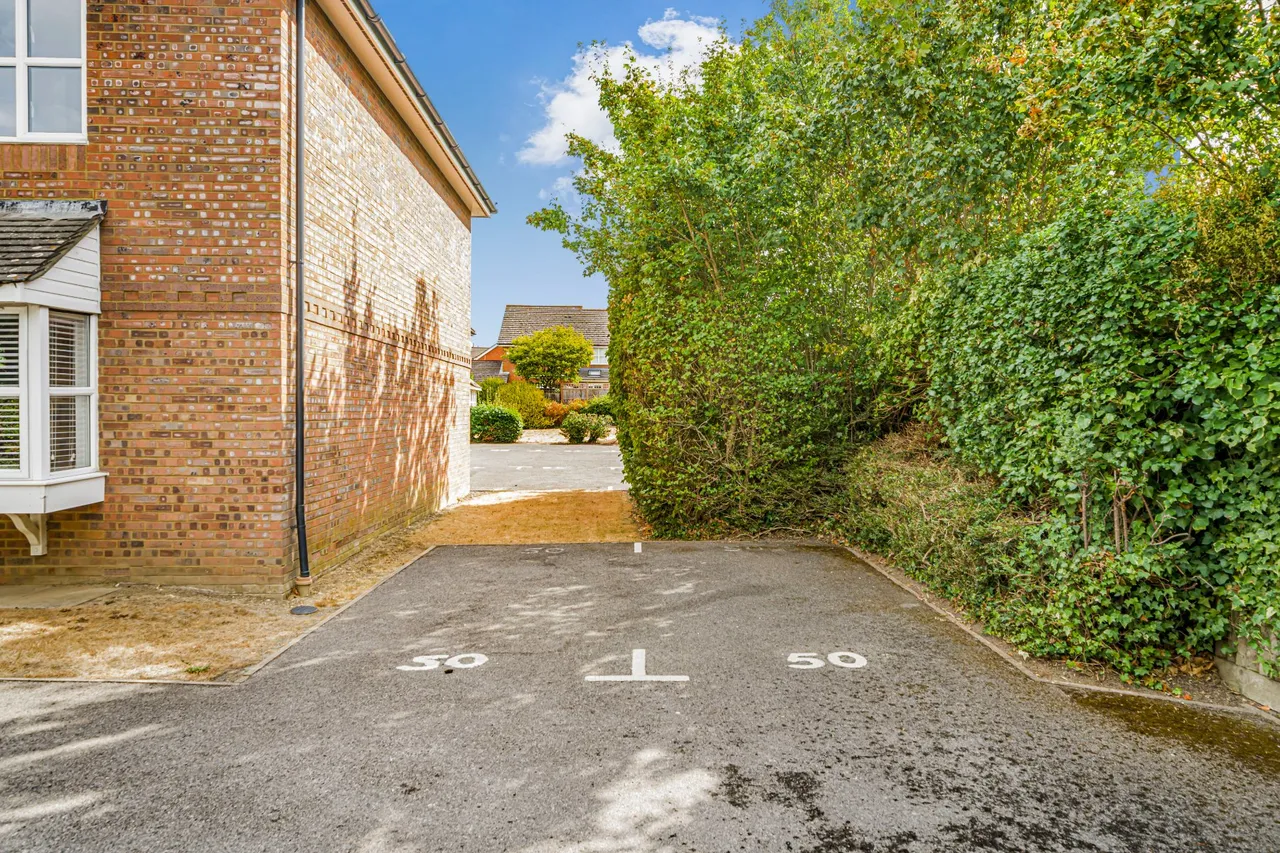 Riverview Gardens, Cobham, KT11, photo 11