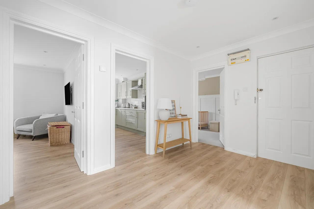 Riverview Gardens, Cobham, KT11, photo 5