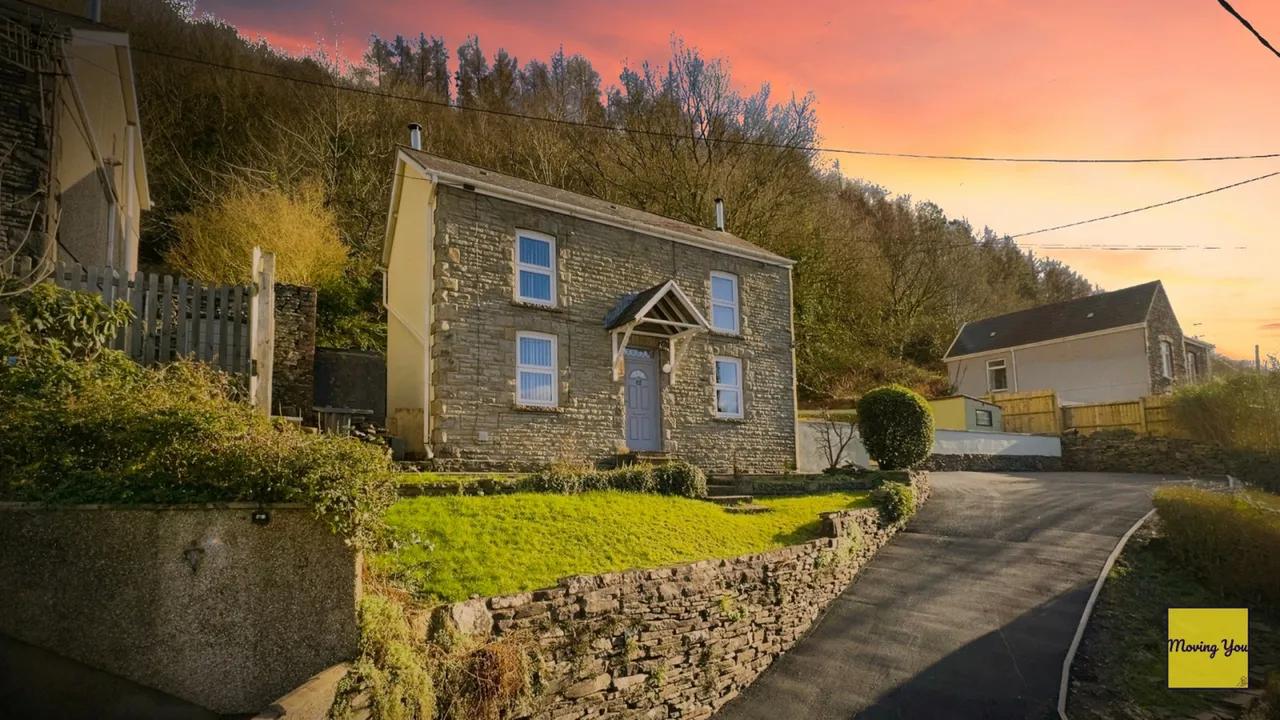 3 bed house for sale — Dyffryn Road, Alltwen, Pontardawe, Swansea