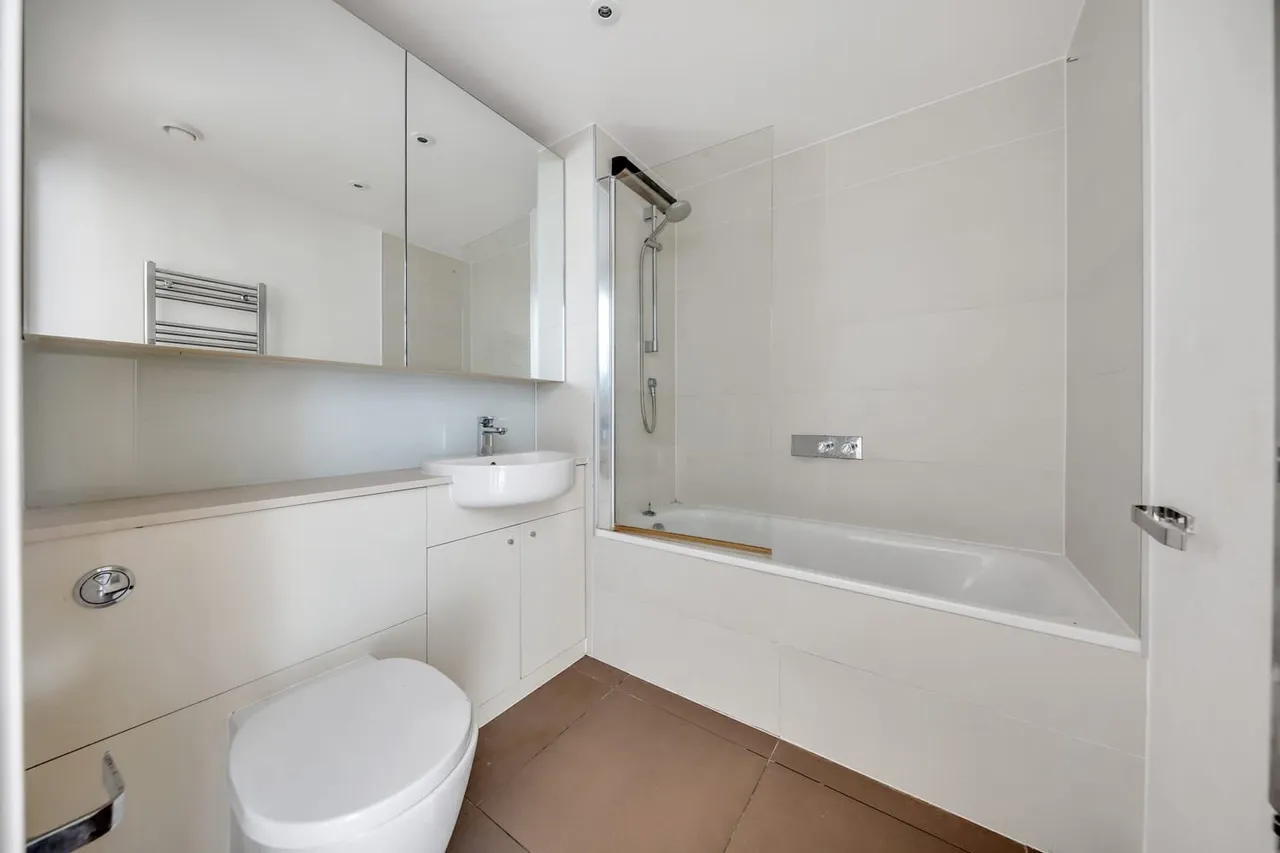 34 Karner House, 14 Logan Close, London, E20 1EZ, photo 18
