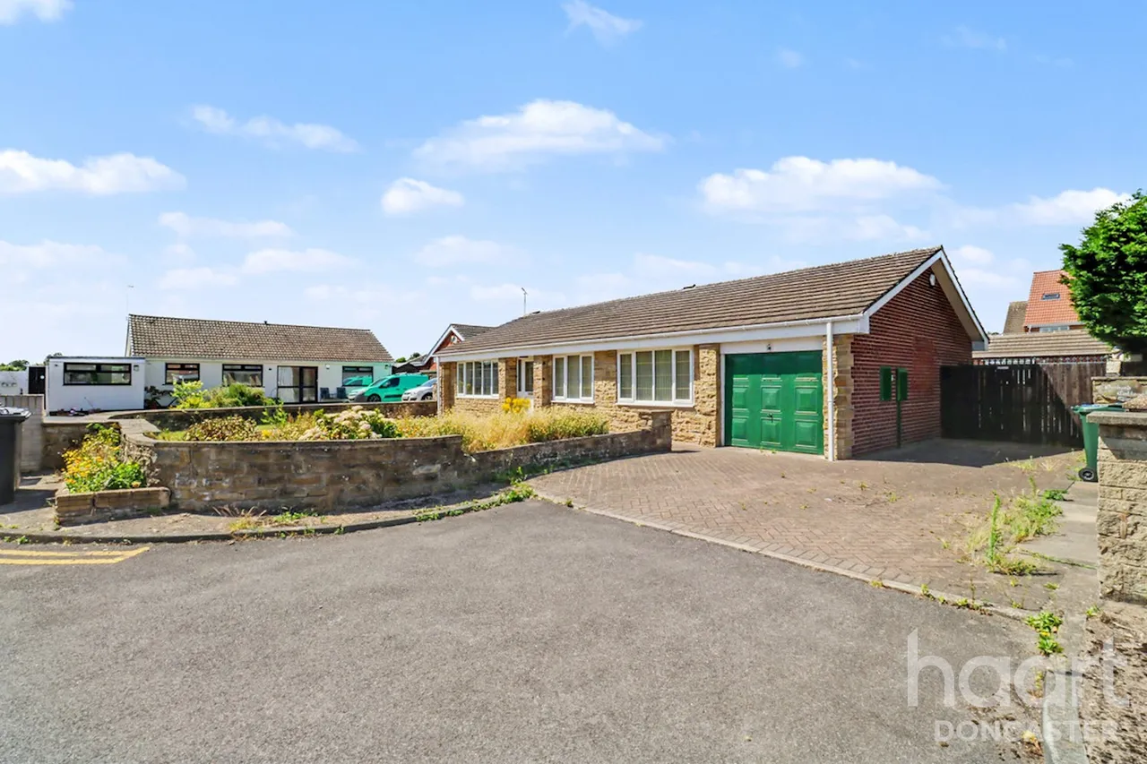 3 bed house for sale, Downland Close, Balby, DN4