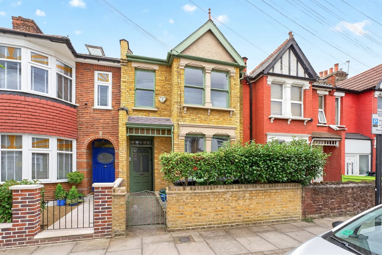 1 bed flat for sale — Foyle Road, London