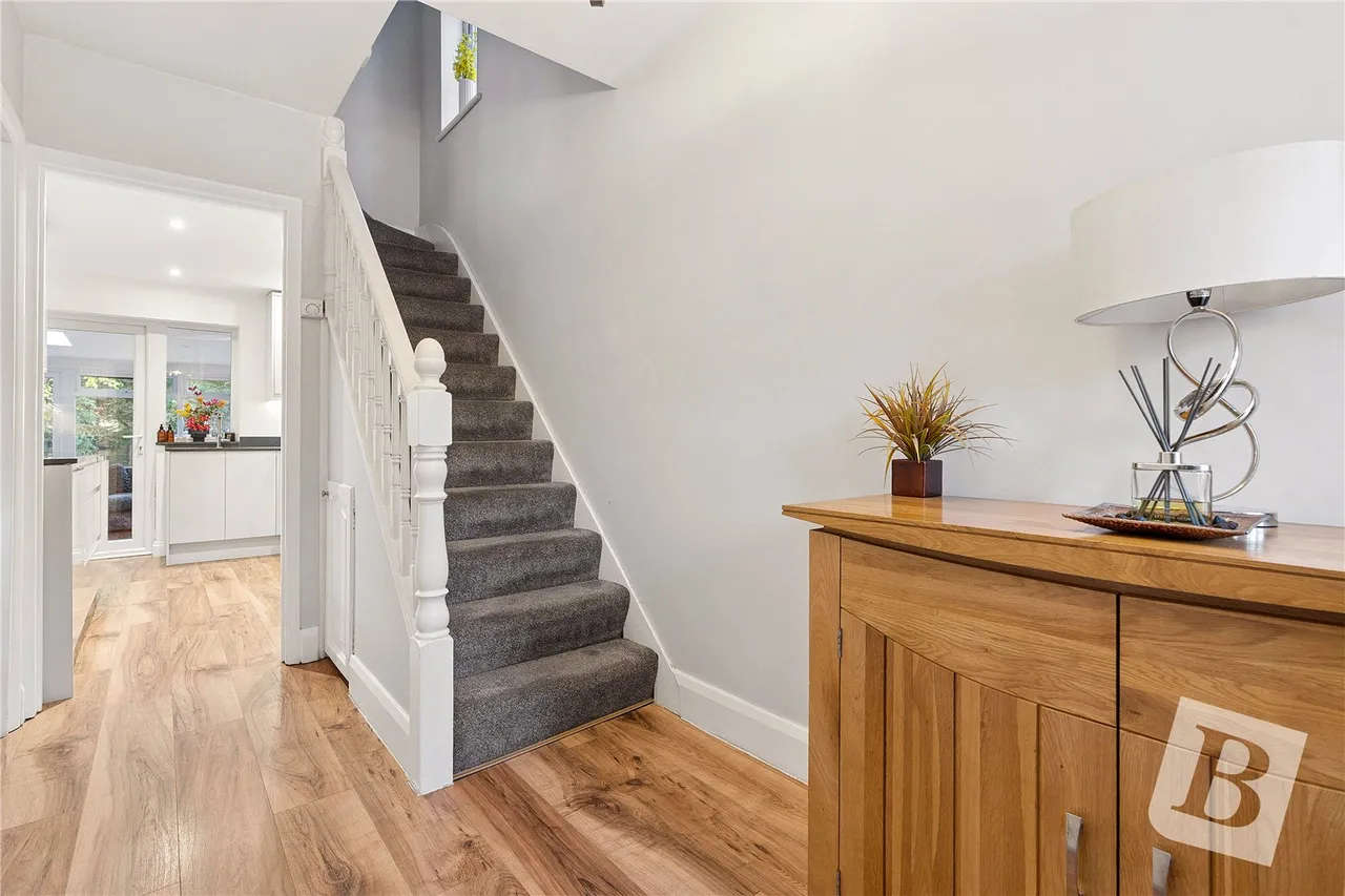 Slewins Lane, Hornchurch, RM11, photo 5