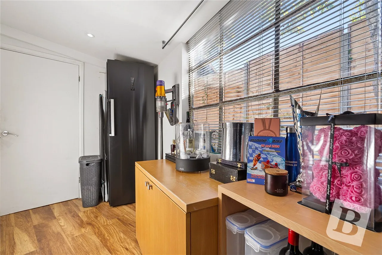Slewins Lane, Hornchurch, RM11, photo 11