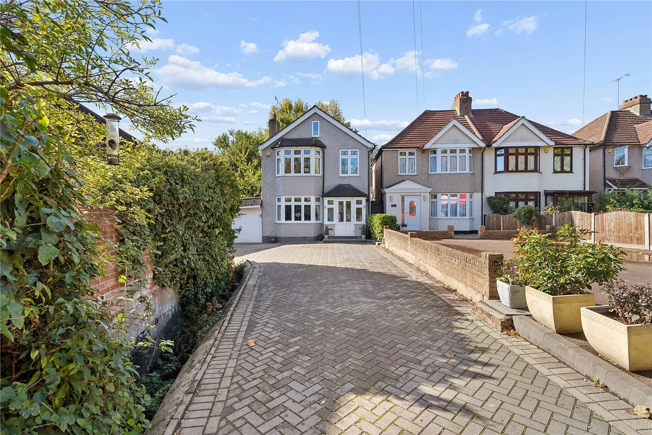 3 bed house for sale, Slewins Lane, Hornchurch, RM11